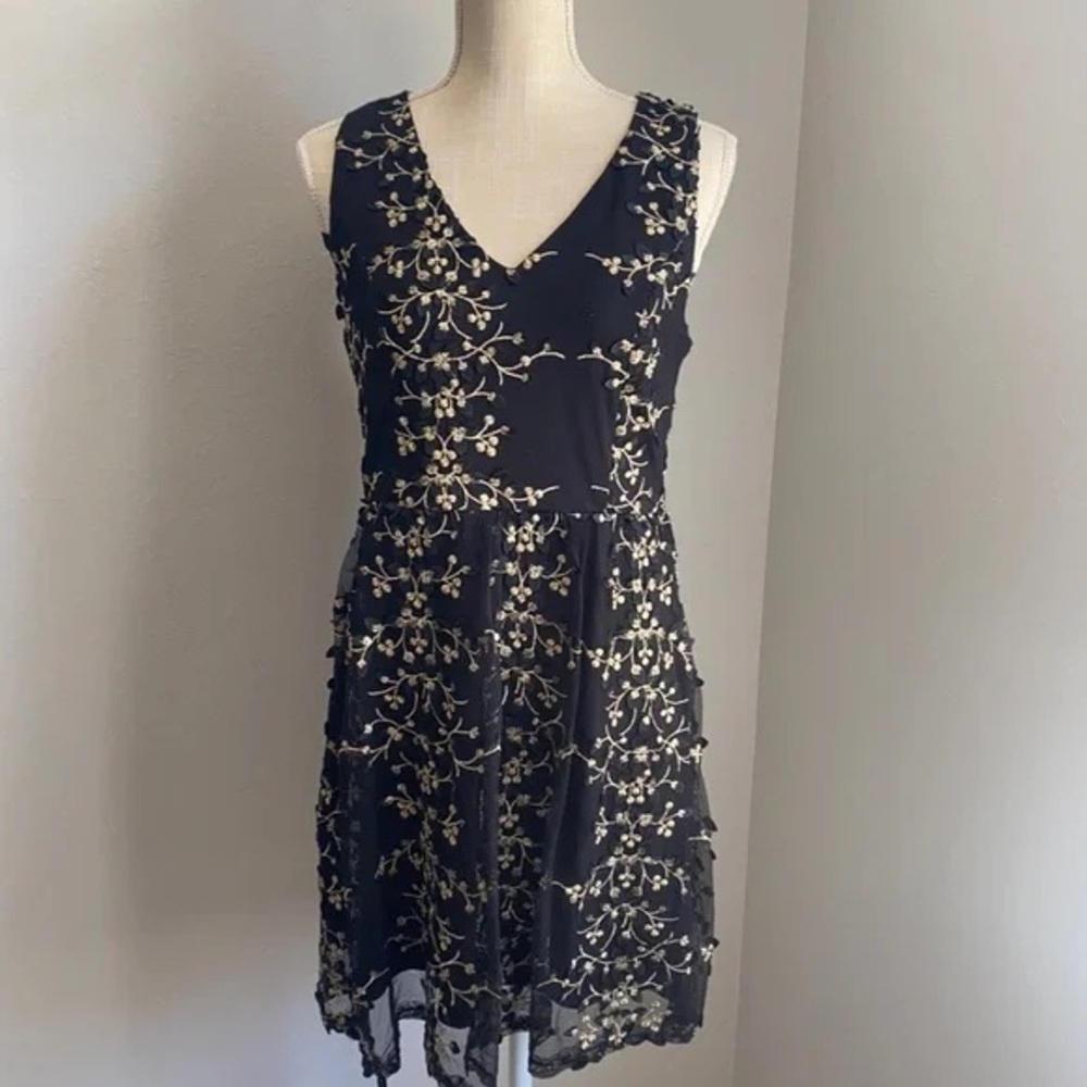 Altar’d State Fit & Flare / Black & Gold Sleeveless Dress